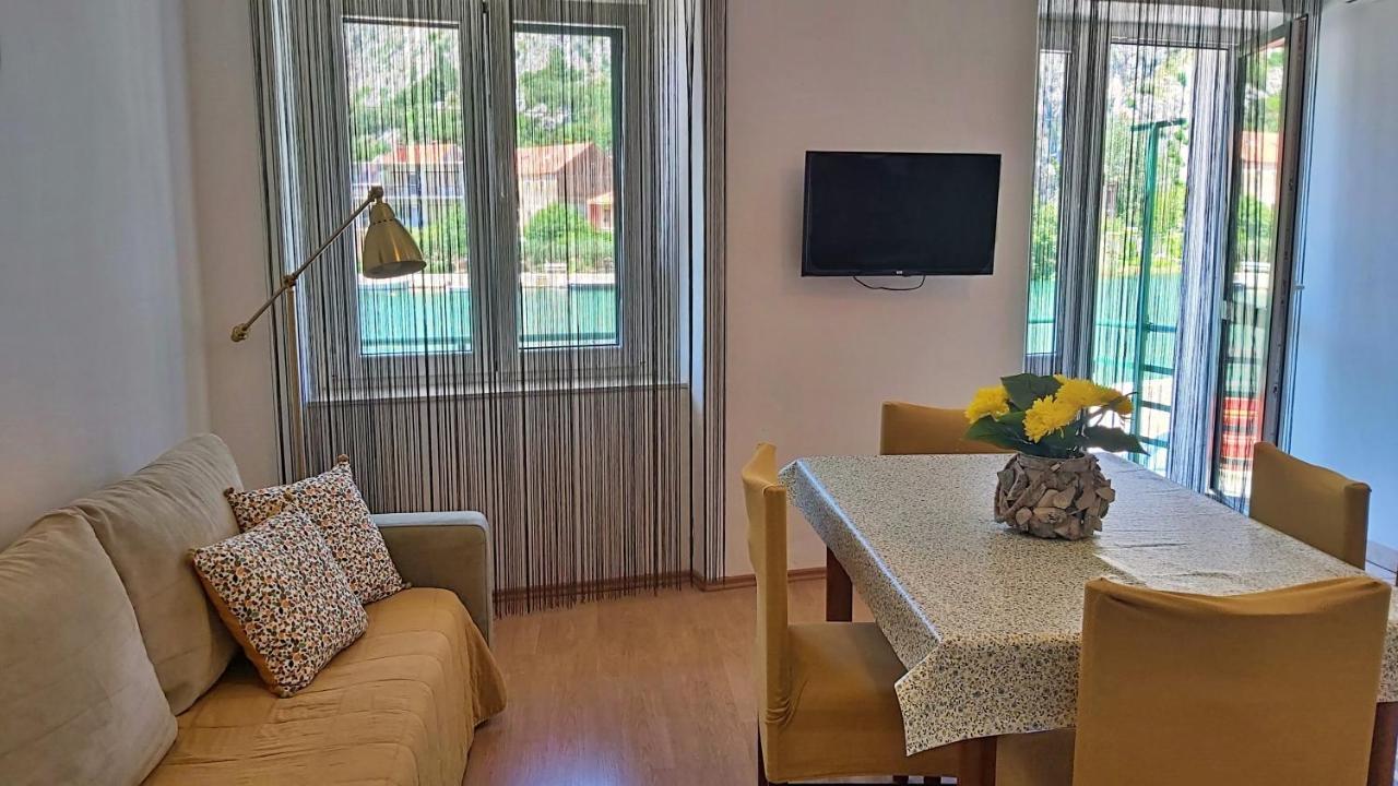 Apartment Mandic Omiš Esterno foto