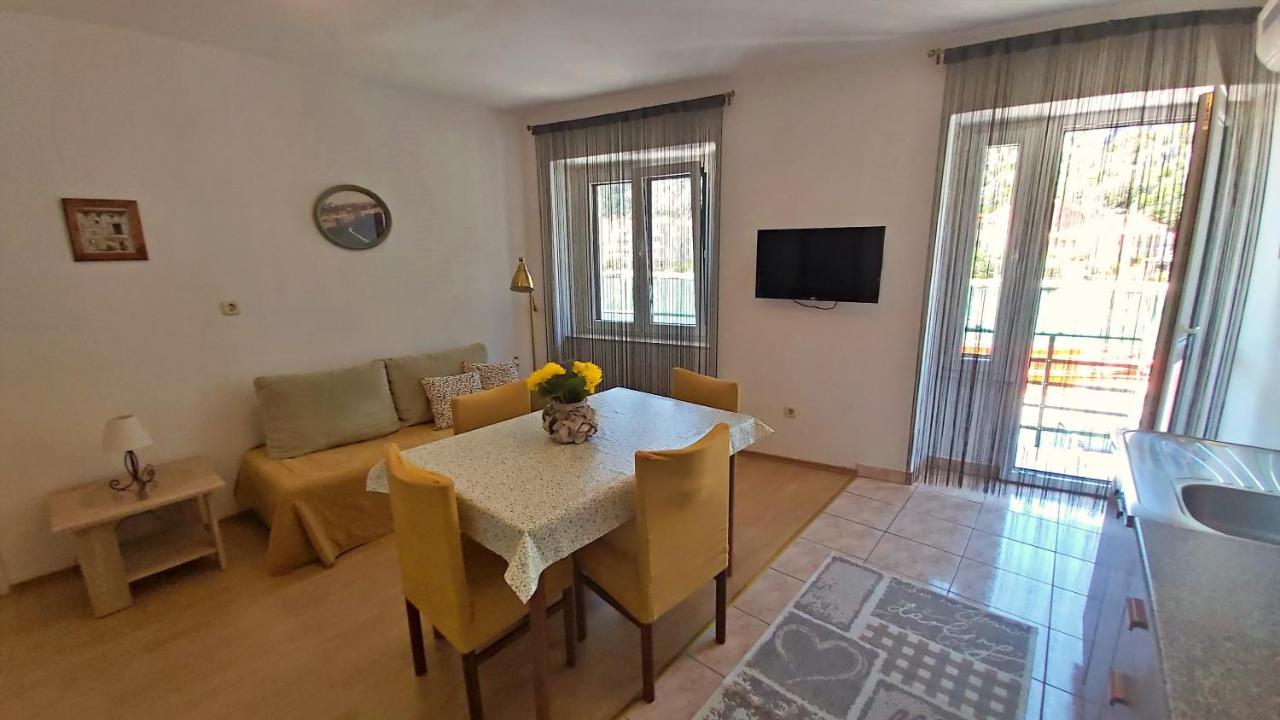 Apartment Mandic Omiš Esterno foto