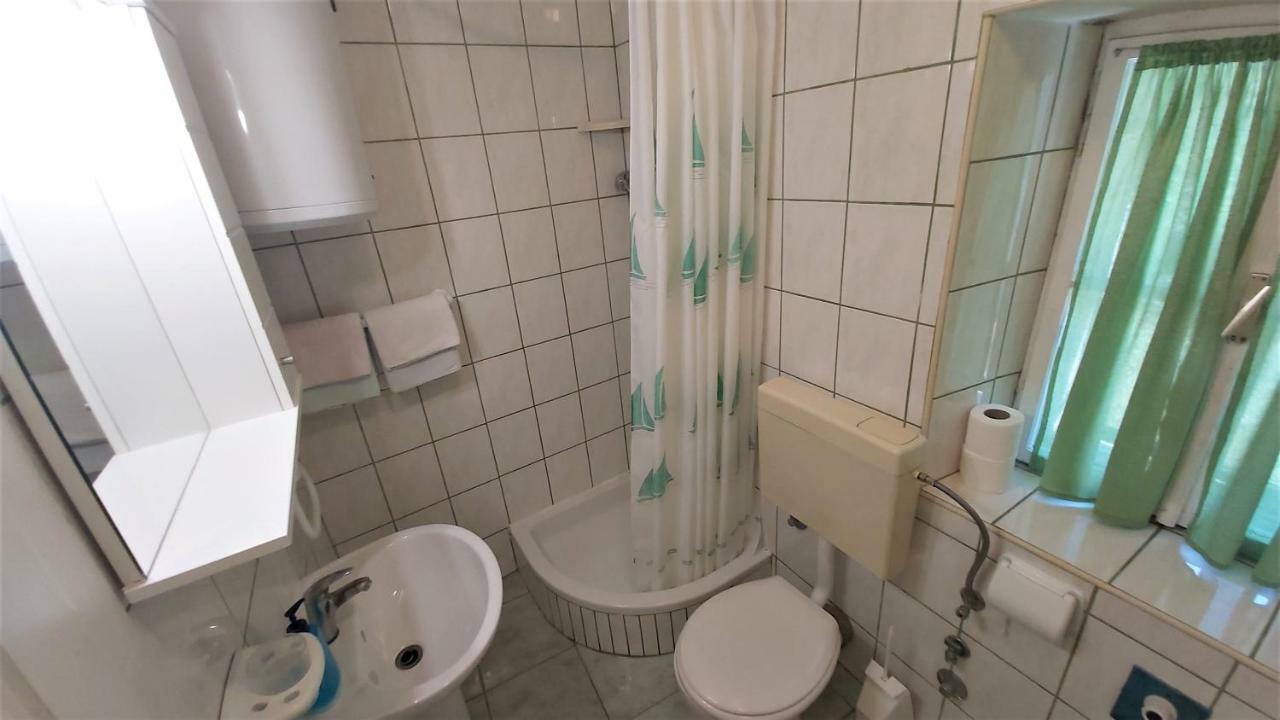 Apartment Mandic Omiš Esterno foto